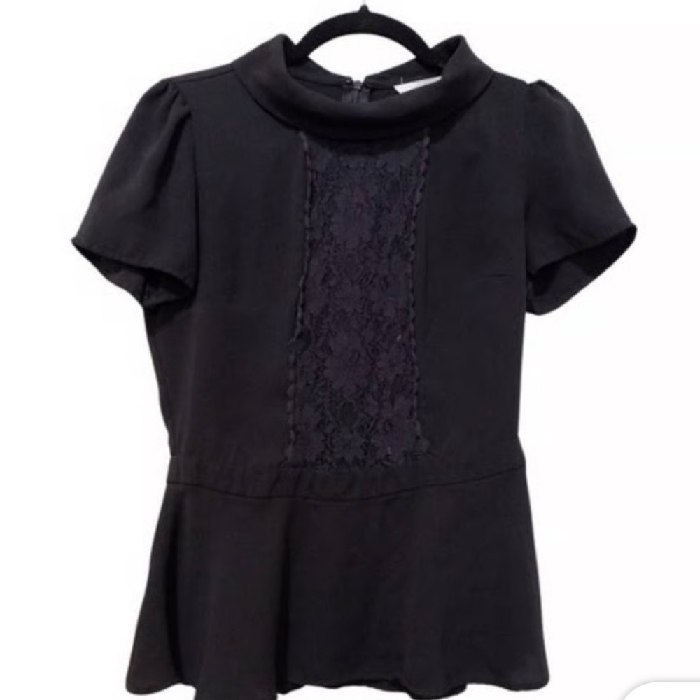 Fit and flare blouse with lace and collar detail